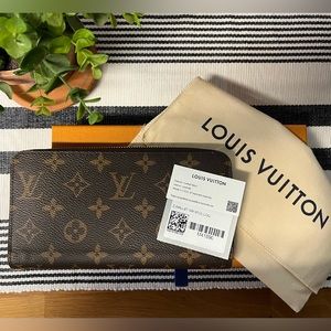 🎀100% Authentic🎀 Louis Vuitton Zippy Wallet